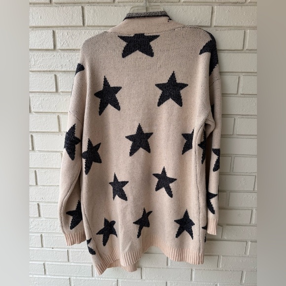 Oversized Star Cardigan by Entro - Picture 3 of 5